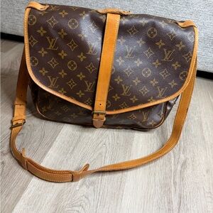 Louis Vuitton Monogram Canvas Messenger in Dark Brown with Tan Trim Saumer 35